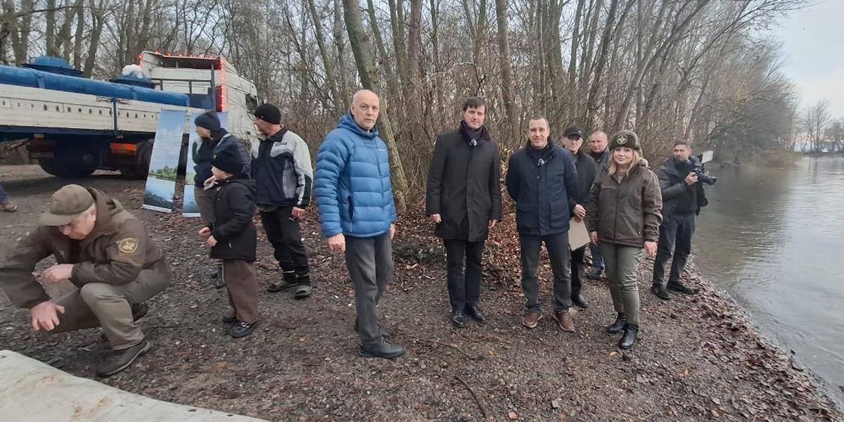 Інвестиція в екологію та продовольчу безпеку: у Кременчуцьке водосховище випущено 18,5 тонни рослиноїдних видів риб за кошти аукціонів