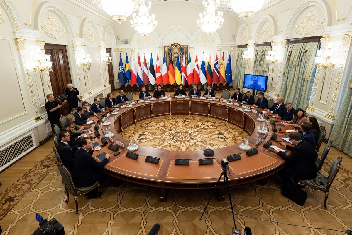 Уряд розпочинає серію консультацій з ключовими міжнародними партнерами щодо Дорожньої карти процвітання (Ukraine prosperity plan). 3 січня, Міністр економіки, довкілля та сільського господарства України Олексій Соболев взяв участь  в економічному блоці консультацій із радниками з питань національної безпеки 15 країн-партнерів, Європейської Ради, Єврокомісії та НАТО, , під час якого їм було презентовано Ukraine prosperity plan.