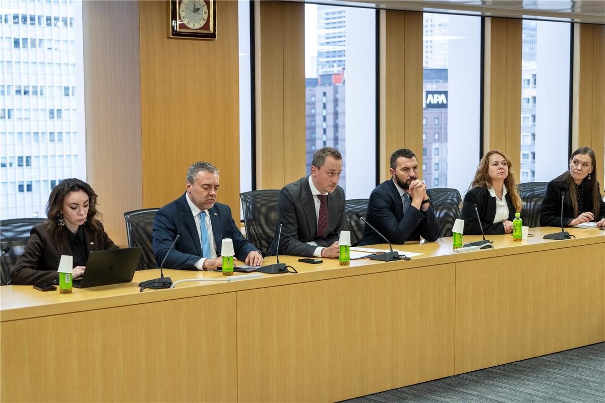 21 жовтня у Токіо Міністр економіки, довкілля та сільського господарства України Олексій Соболев провів зустріч із Президентом Японської організації з зовнішньої торгівлі (JETRO) Сусуму Катаокою та виконавчою віцепрезиденткою Акіко Окумурою.
