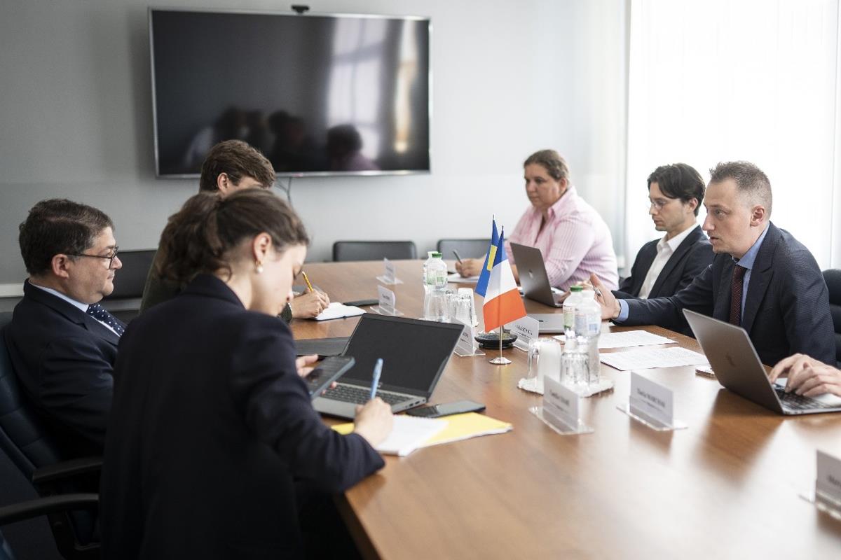 Міністр економіки, довкілля та сільського господарства України Олексій Соболев провів двосторонню зустріч зі спеціальним уповноваженим Президента Французької Республіки з питань економічної допомоги та відновлення України П’єром Ельброном