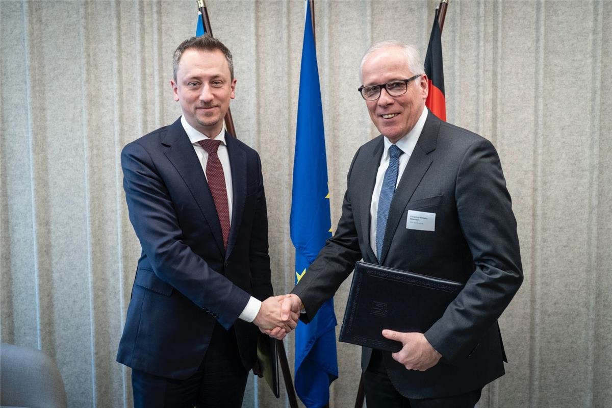 Мінекономіки та MAN Truck & Bus SE підписали Меморандум про співпрацю у відбудові України та сфері інвестицій

Ministry of Economy and MAN Truck & Bus SE Sign Memorandum of Cooperation on Ukraine’s Recovery and Investment