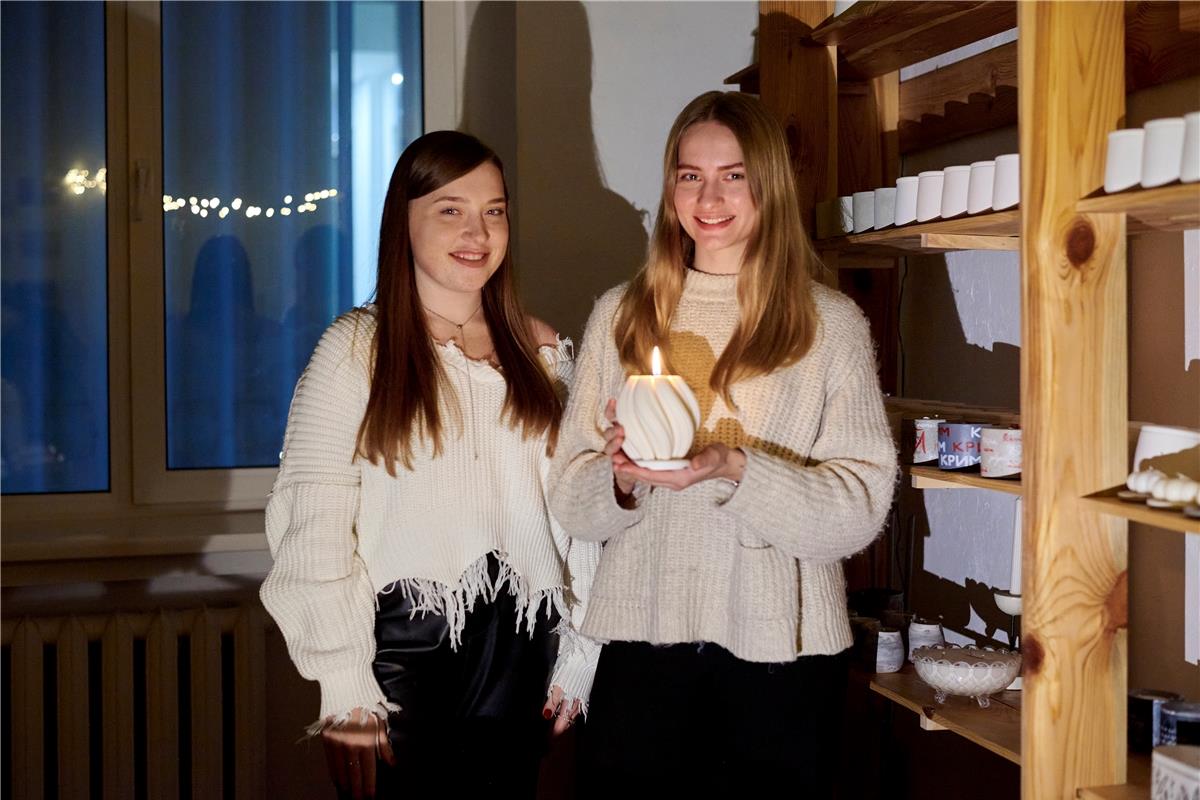  єРобота: Ya Svit виготовляє свічки, що створюють настрій
