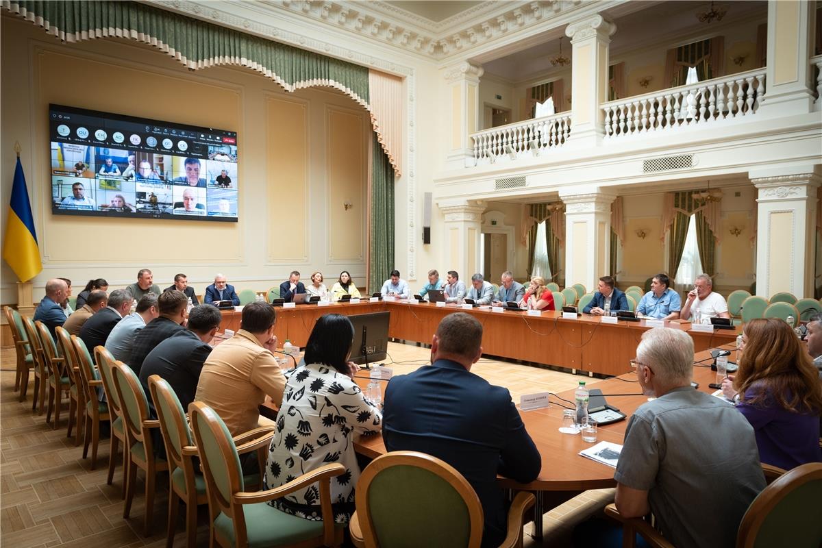 Питання розвитку розподіленої енергогенерації та посилення енергетичної безпеки країни обговорювались 4 червня 2024 року на нараді за участі бізнесу, представників державної та регіональної влади.