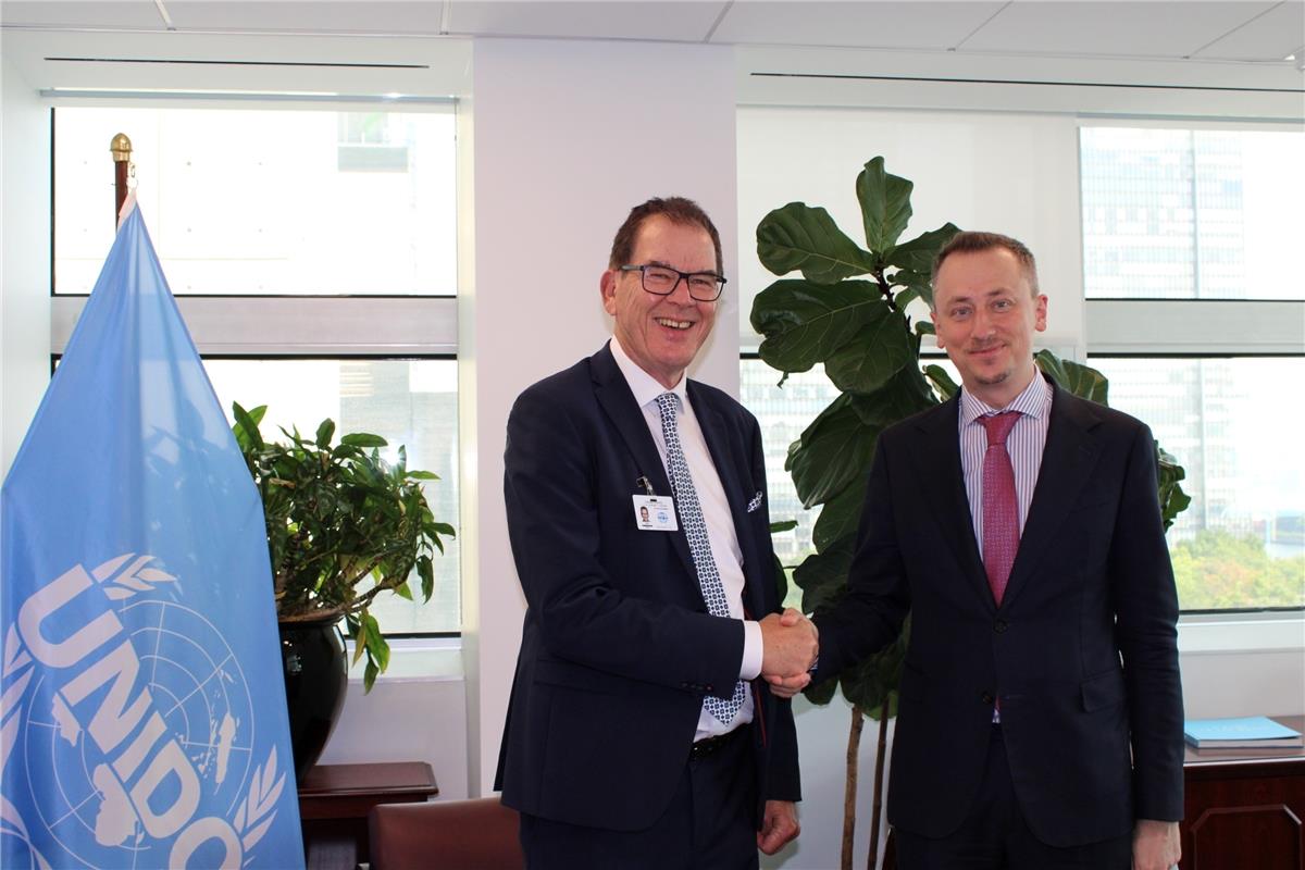 Розширення співпраці у питаннях індустріального відновлення України та реалізацію нових спільних ініціатив обговорили Міністр економіки, довкілля та сільського господарства України Олексій Соболев та Генеральний директор Організації Об’єднаних Націй з промислового розвитку (ЮНІДО) Герд Мюллер.