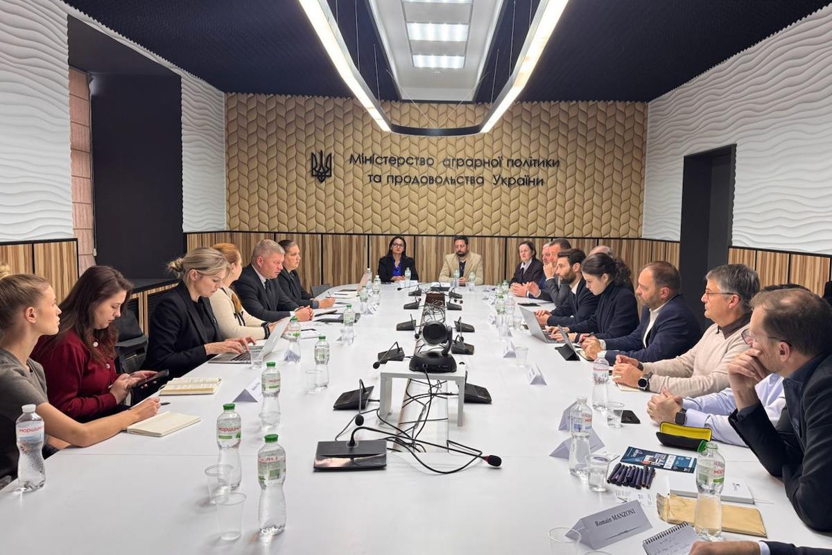 Заступник Міністра економіки, довкілля та сільського господарства України Павло Карташов провів у Києві зустріч із французькою бізнес-делегацією, організованою за ініціативи Business France, за участі виконавчої директорки UkraineInvest Марини Хлистун.   