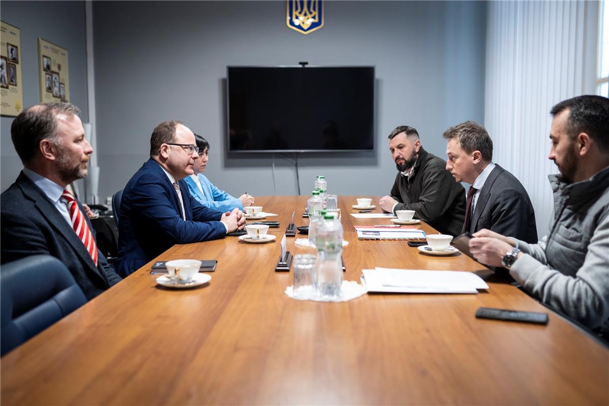 Координація, фінансування, локалізація: Мінекономіки та GICHD обговорили пріоритети роботи у сфері гуманітарного розмінування