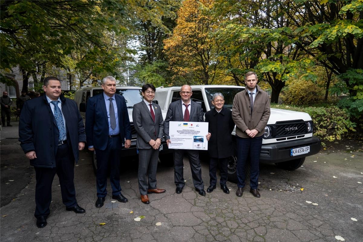 Україна отримала нове сучасне обладнання для дослідження та відбору проб ґрунтів у межах Програми екстреного відновлення України (JICA), яку реалізує уряд Японії. 