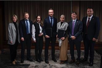 Уряд України та Mastercard, глобальна технологічна компанія в галузі платежів, підписали Меморандум про взаєморозуміння, започаткувавши партнерство задля посилення цифровізації країни.