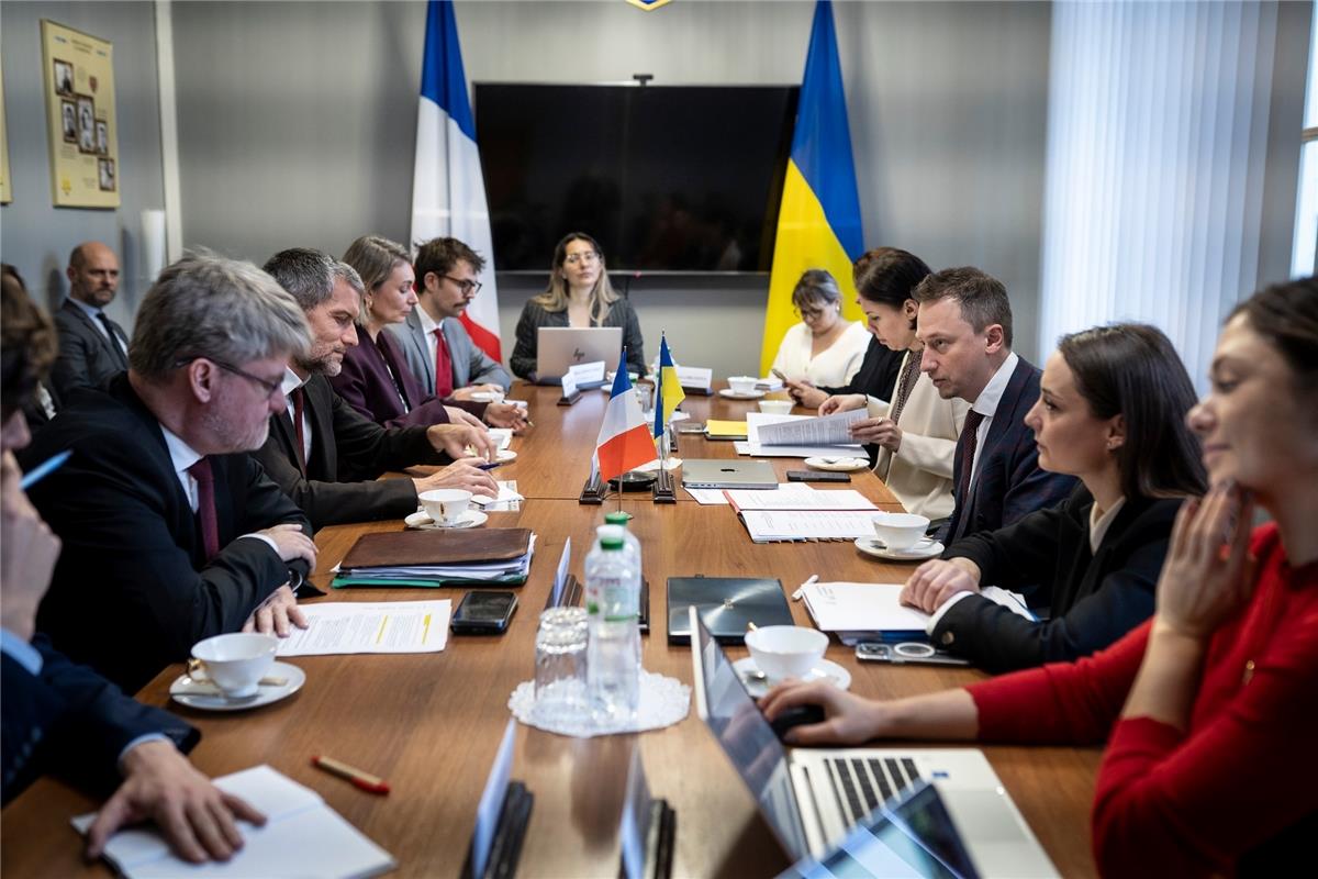 Актуальні питання корпоративного управління держмайном, а також співпраця у сфері приватизації та публічно-приватного партнерства (ППП) були обговорені під час зустрічі Міністра економіки, довкілля та сільського господарства України Олексія Соболева з представниками Французької Агенції розвитку (AFD) на чолі з Регіональним директором з питань розширення Європи та політики сусідства AFD Матьє Вассером.