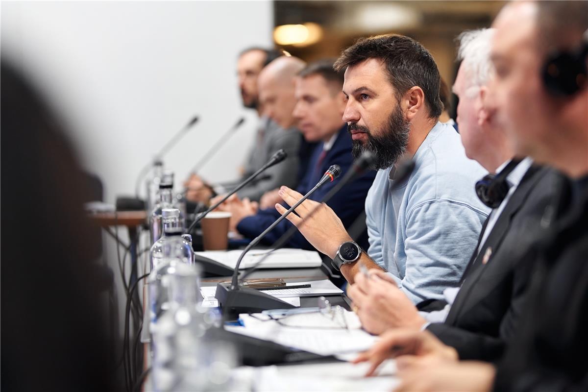 Автопарк, що не працює: на 11-ій Секторальній робочій групі обговорили як відновлювати машини розмінування