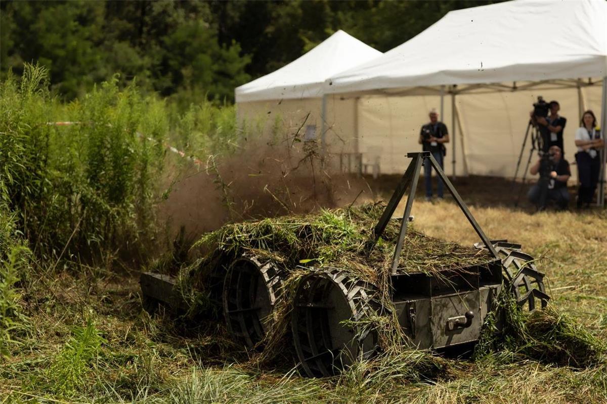 Українська машина для розмінування «Змій» компанії Rover Tech отримала сертифікат відповідності.