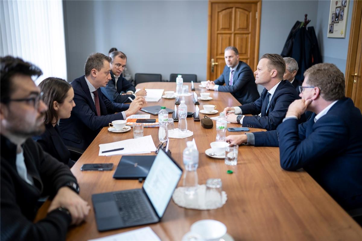 Міністр економіки, довкілля та сільського господарства України Олексій Соболев зустрівся з Головою Наглядової ради НЕК «Укренерго» Єппе Кофодом та незалежними членами – Луїджі Де Францискі, Патріком Ґрайхеном і Яном Генріком Монтеллом.