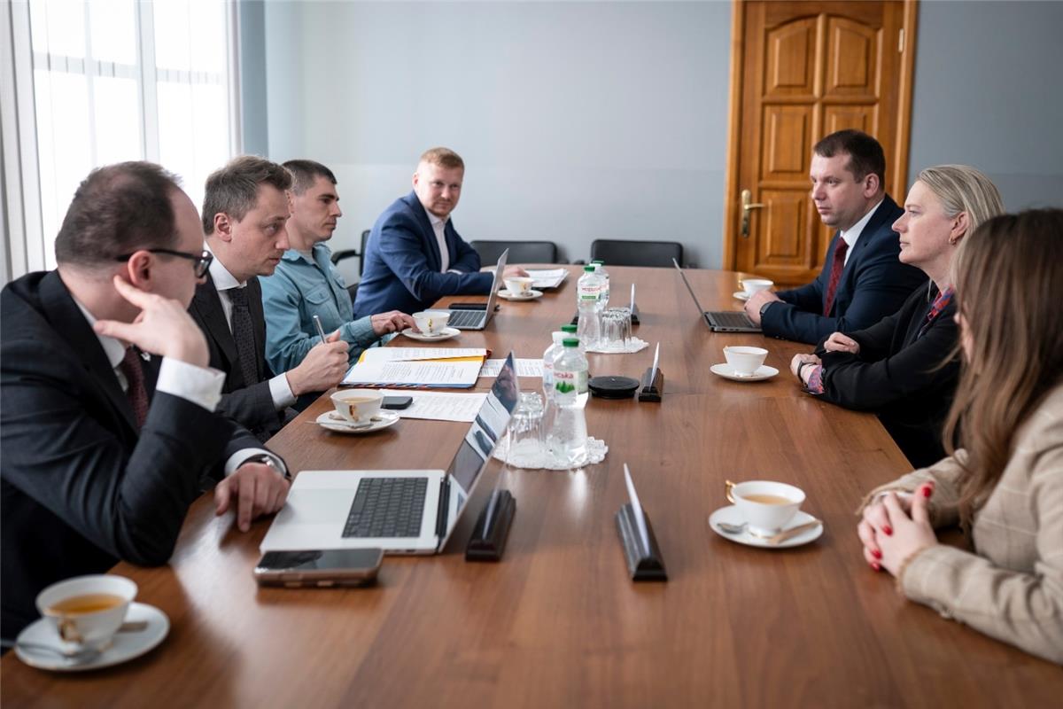 Олексій Соболев обговорив розвиток програми єЧек та інших ключових проєктів з Mastercard